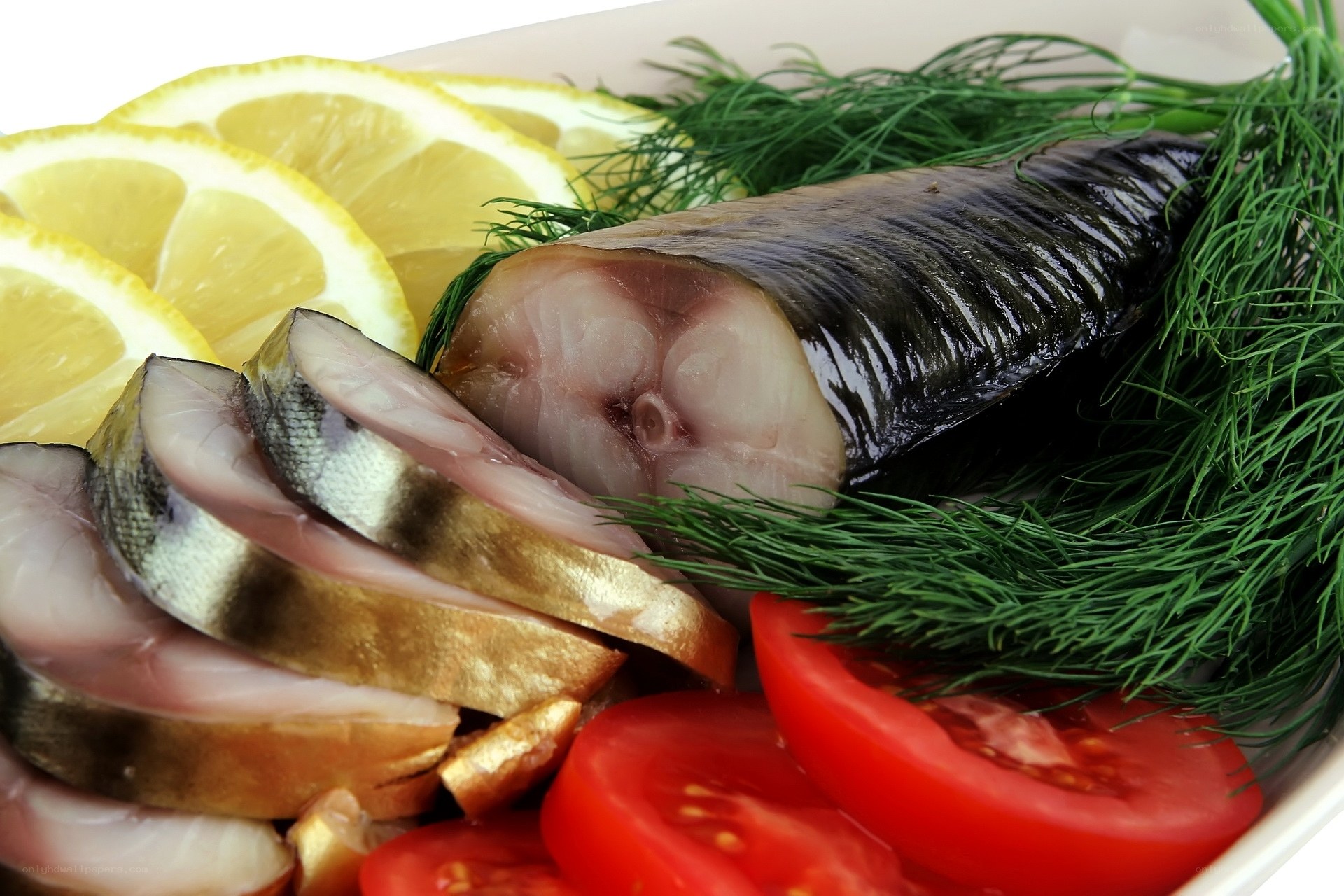Sliced fish with lemon and dill
