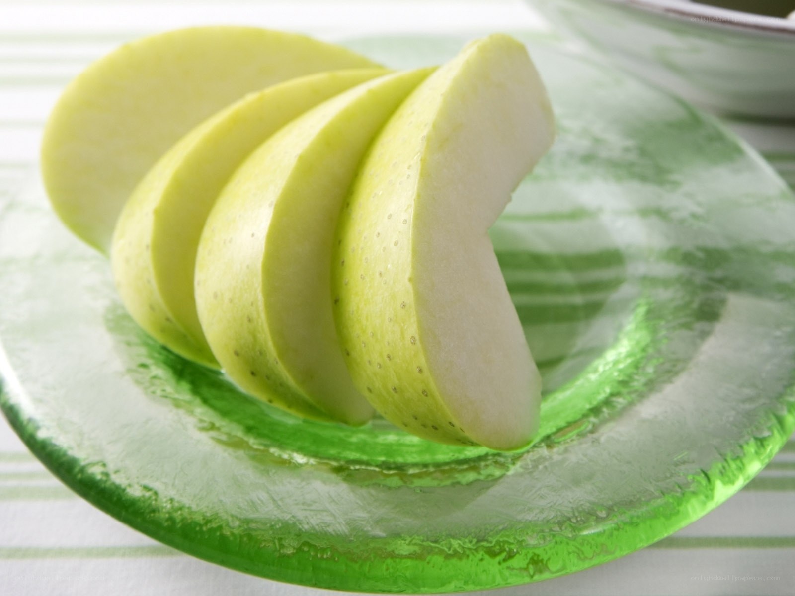 sliced green apple on plate