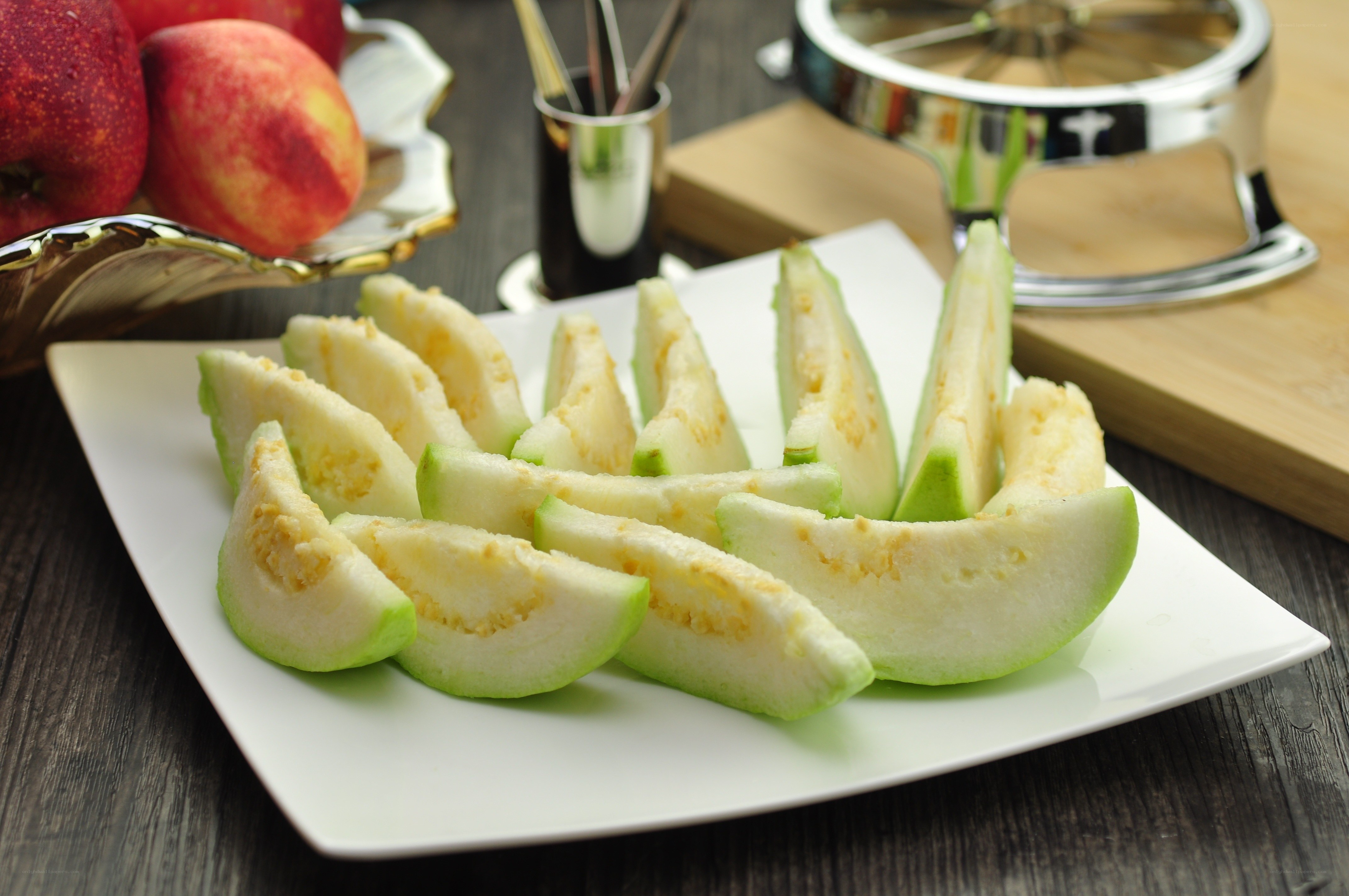 Sliced guavas on a plate