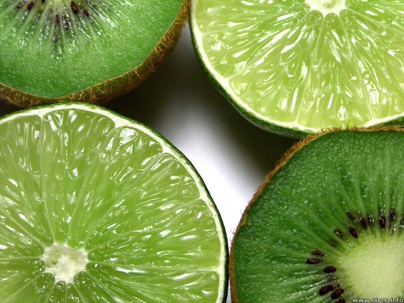 sliced kiwi and lime