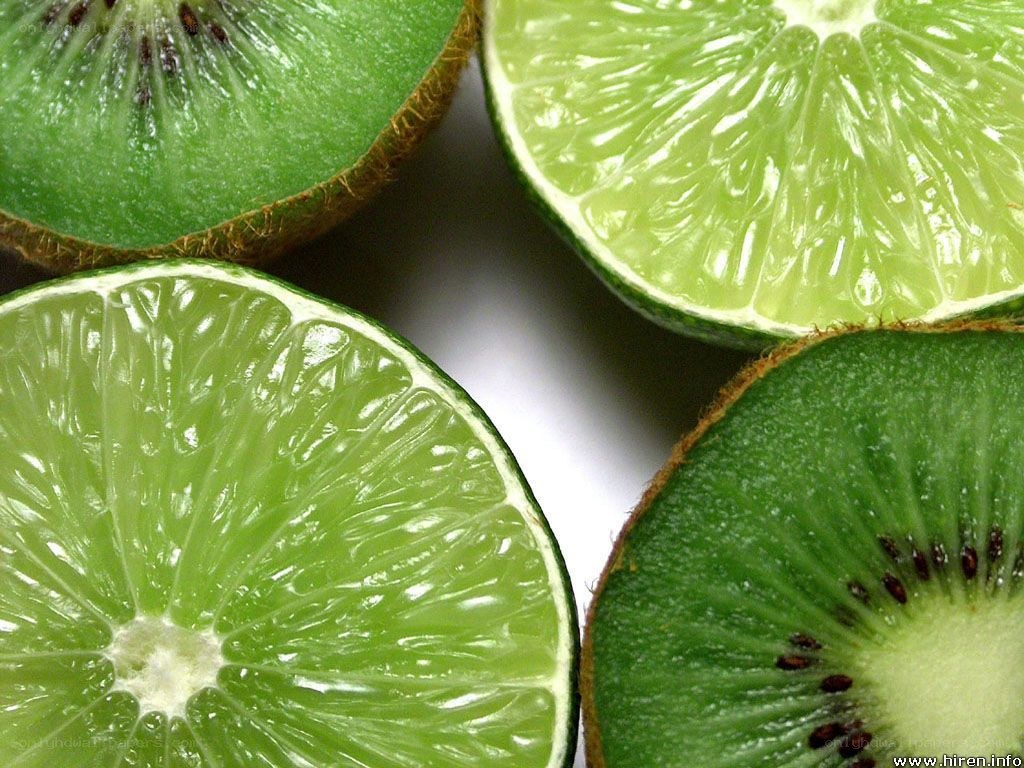 sliced kiwi and lime