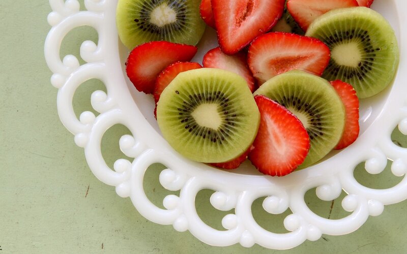 Sliced Kiwi and Strawberries — Green, Fresh, Photograph