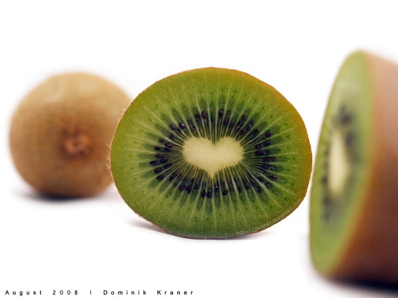 sliced kiwi fruit