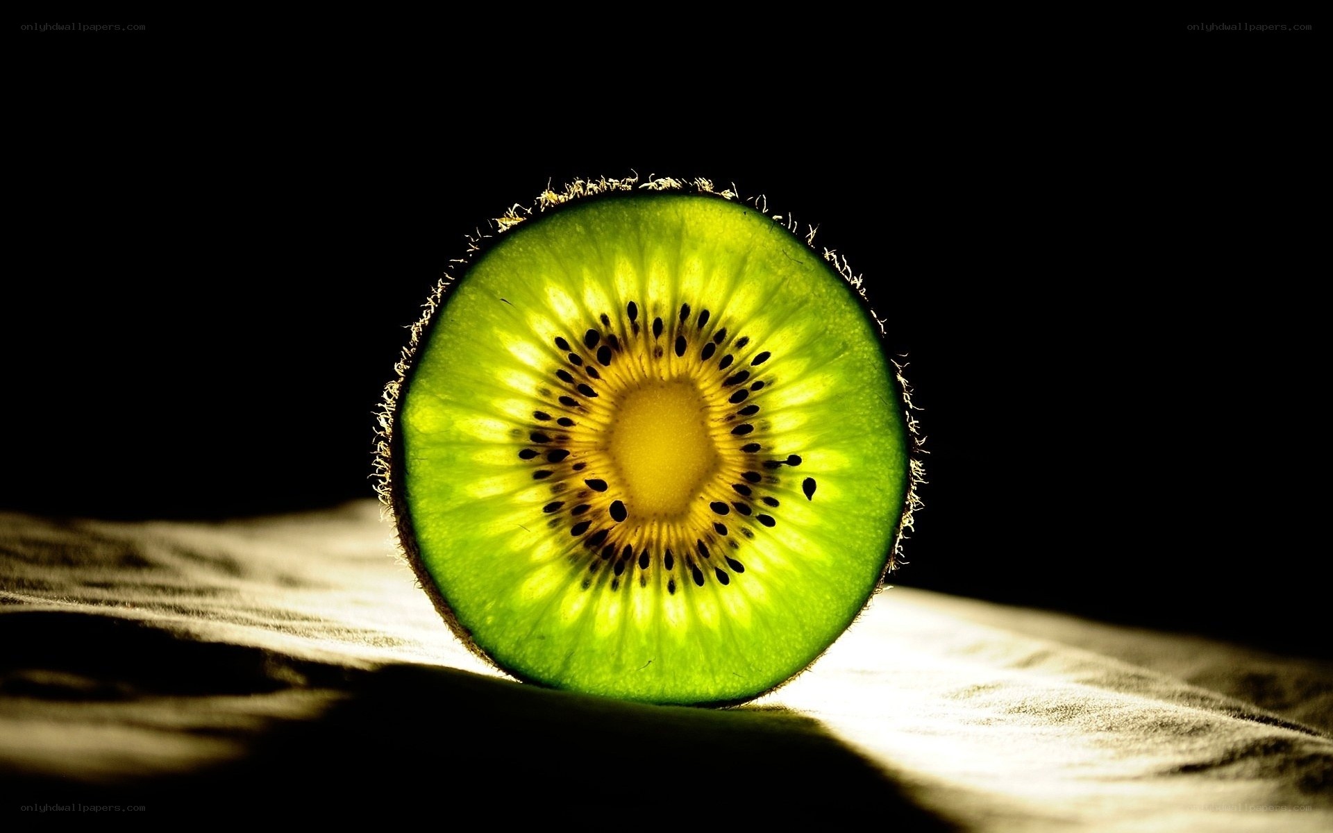 sliced kiwi fruit
