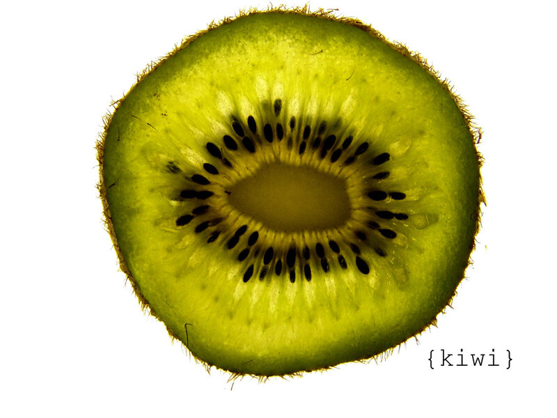 sliced kiwi fruit