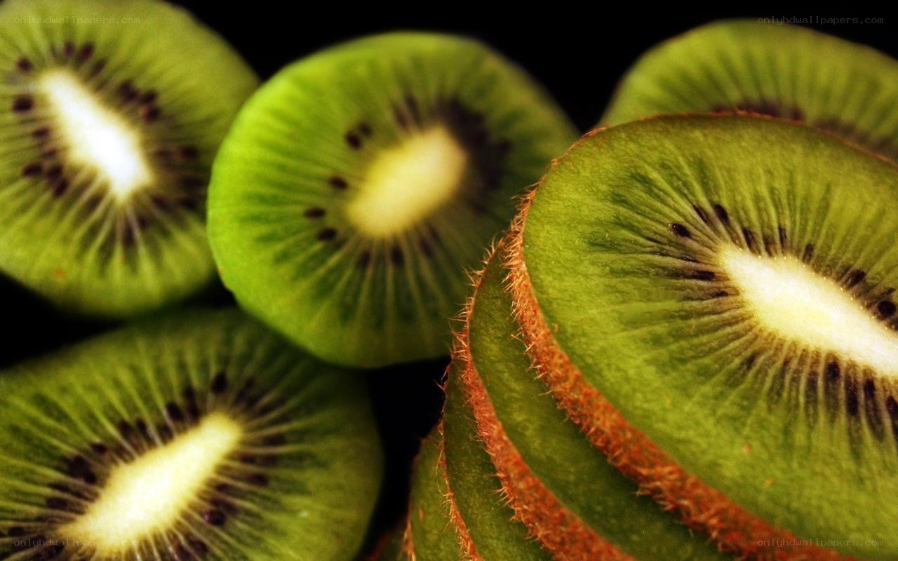 sliced kiwi fruit close-up