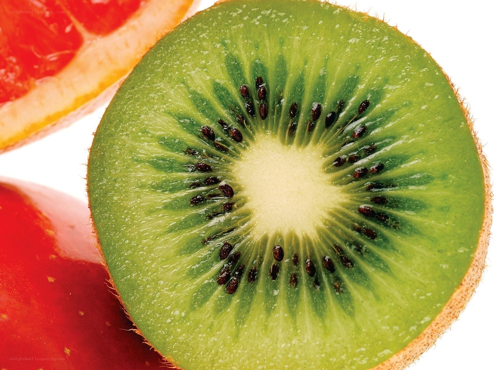 sliced kiwi fruit close-up
