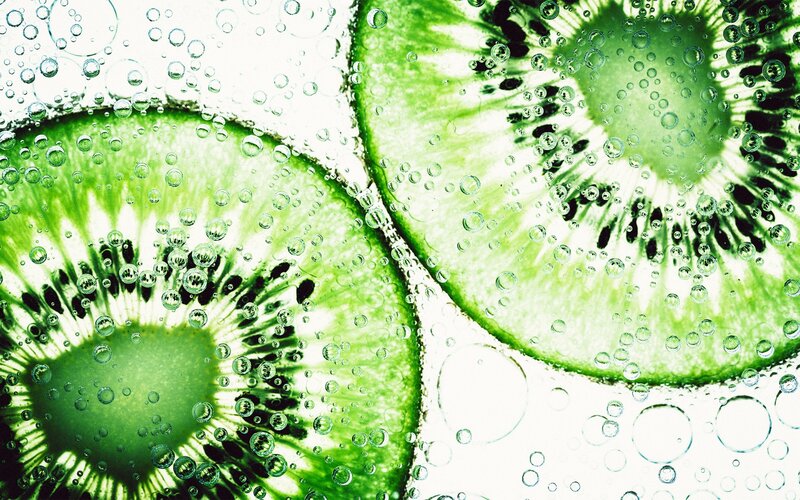 Sliced Kiwi Fruit — Green, Fresh, Photograph, Bubbles
