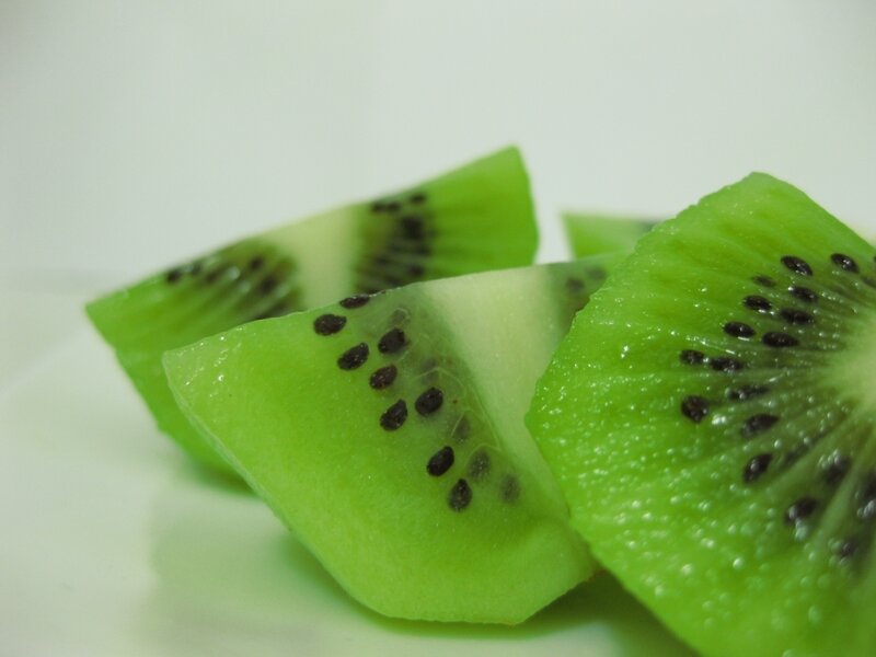 Sliced Kiwi Fruit — Green, Fresh, Photograph, Plate