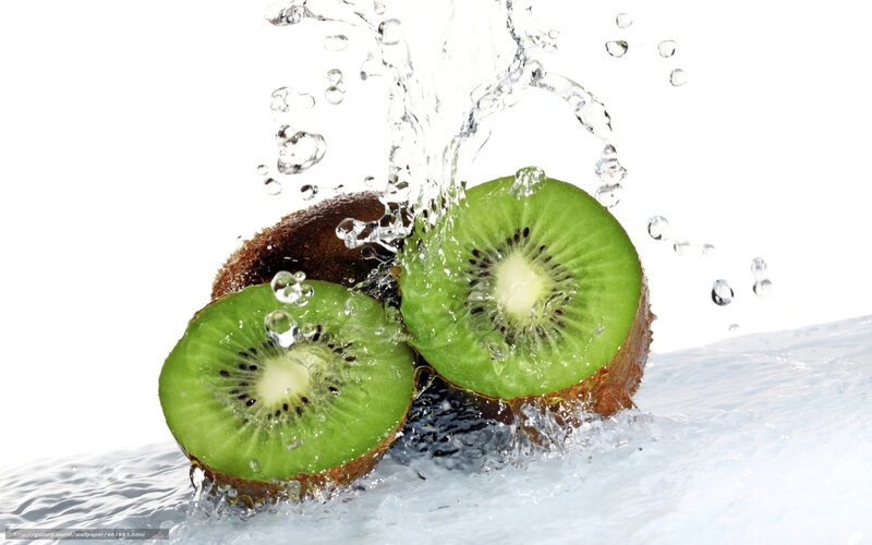 Sliced Kiwi Fruit — Green, Fresh, Photograph, Water, Bubbles