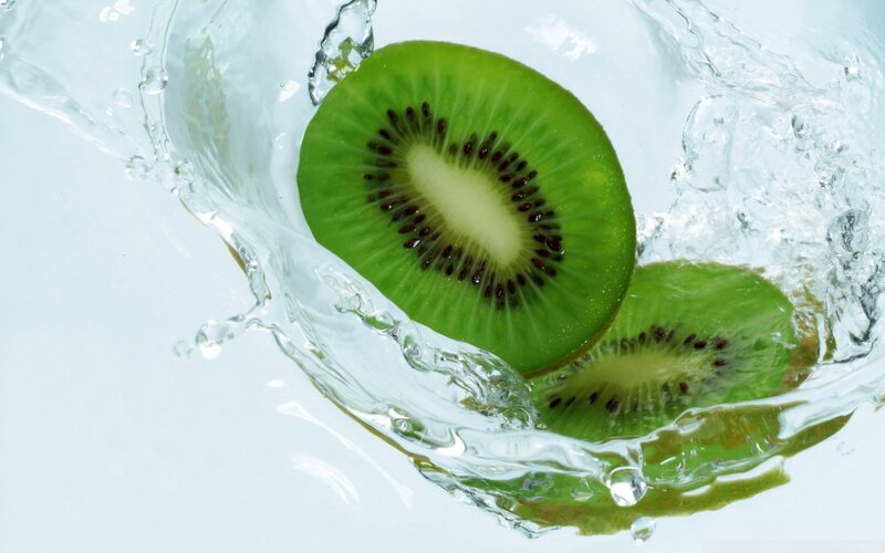 Sliced Kiwi Fruit — Green, Fresh, Photograph, Water, Splash