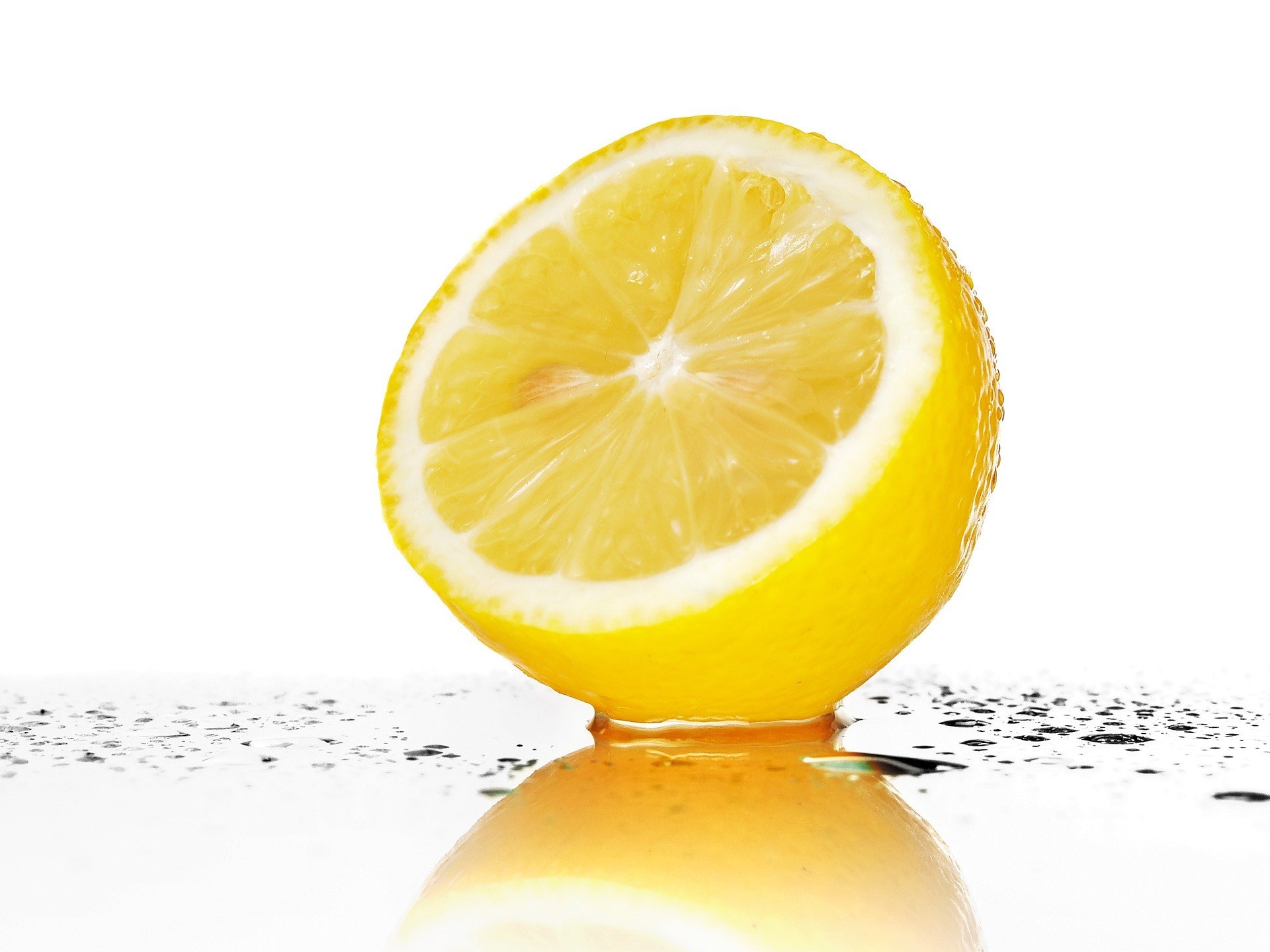 sliced lemon on wet surface