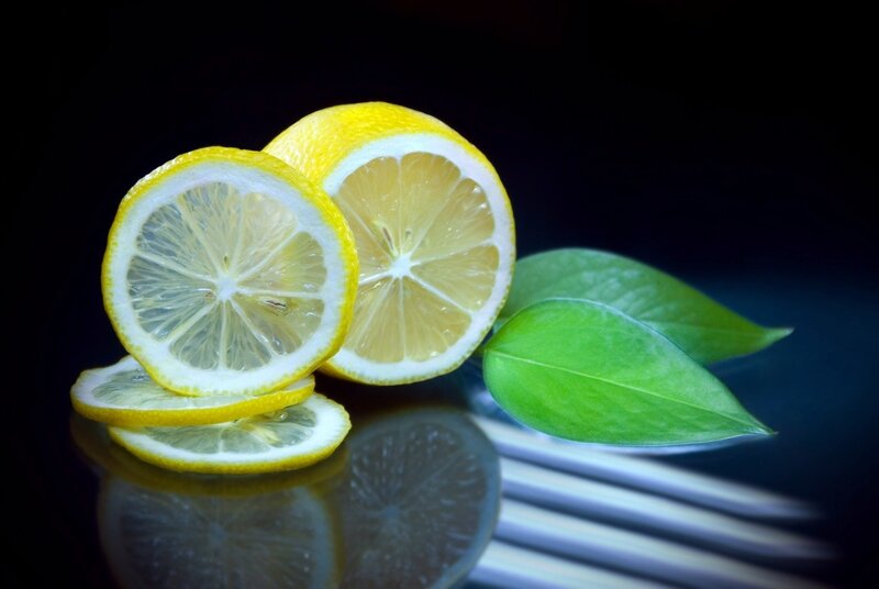 Sliced lemons with green leaves