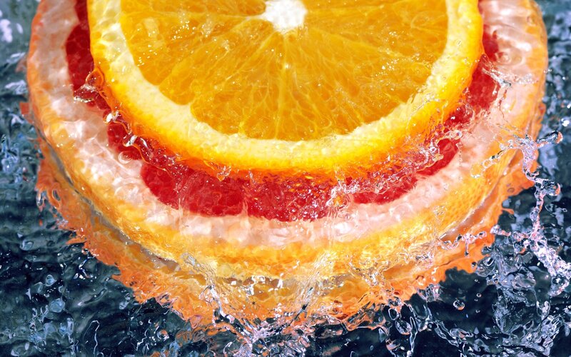 Sliced Orange in Water — Dynamic, Photograph