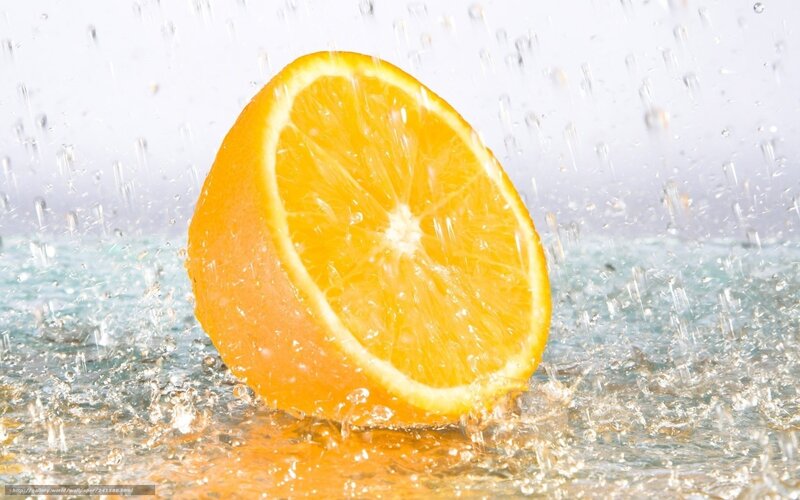 Sliced Orange in Water — Refreshing