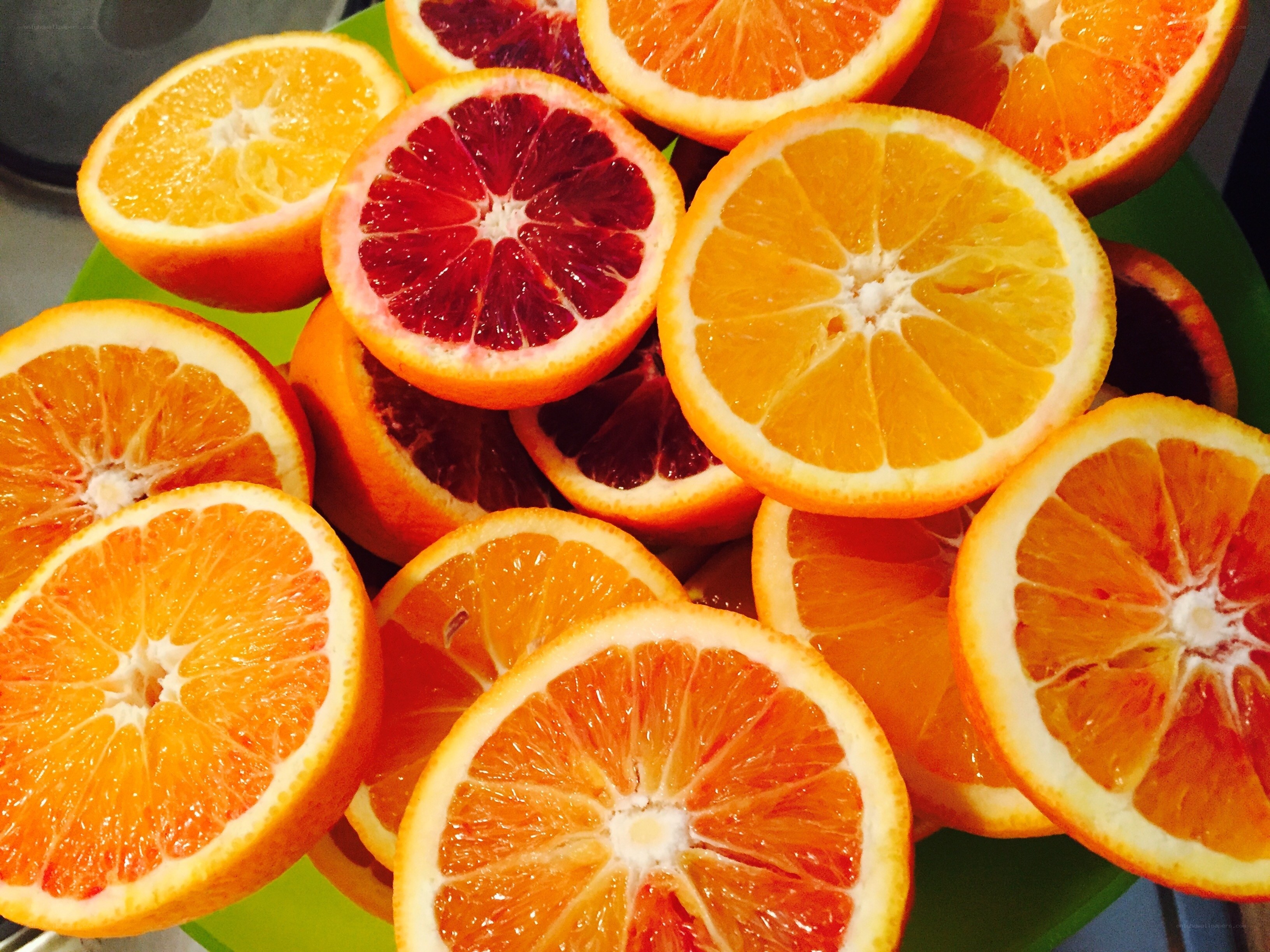 sliced oranges and blood oranges