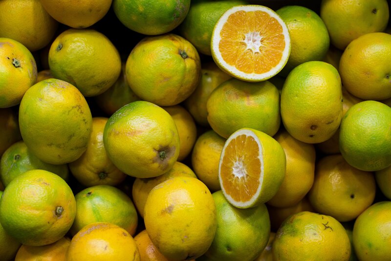 Sliced Oranges in Pile — Yellow