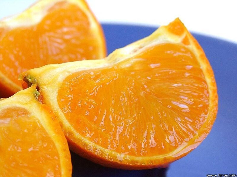 sliced oranges on a plate