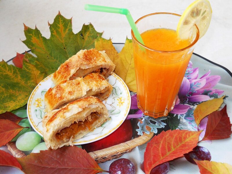 Sliced Pastry with Juice