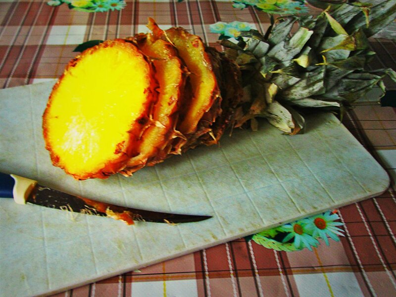 Sliced pineapple on cutting board