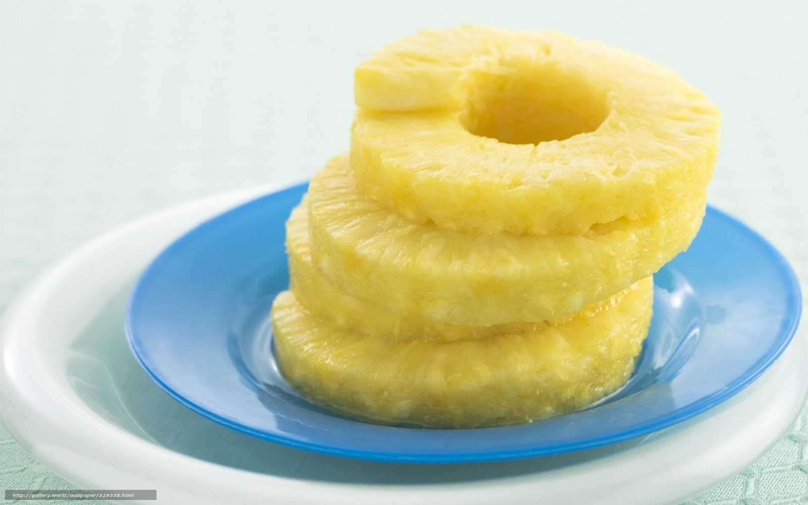sliced pineapple rings