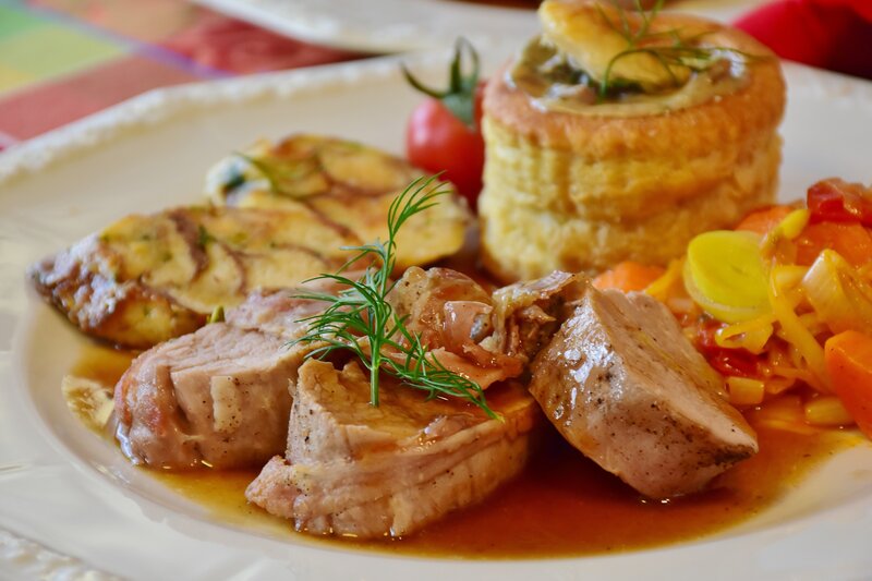Sliced Pork with Vegetables — Brown