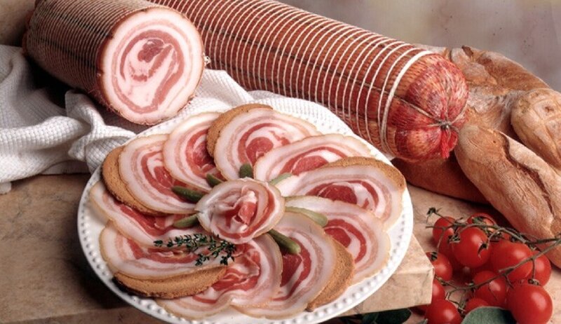 Sliced prosciutto with bread and tomatoes