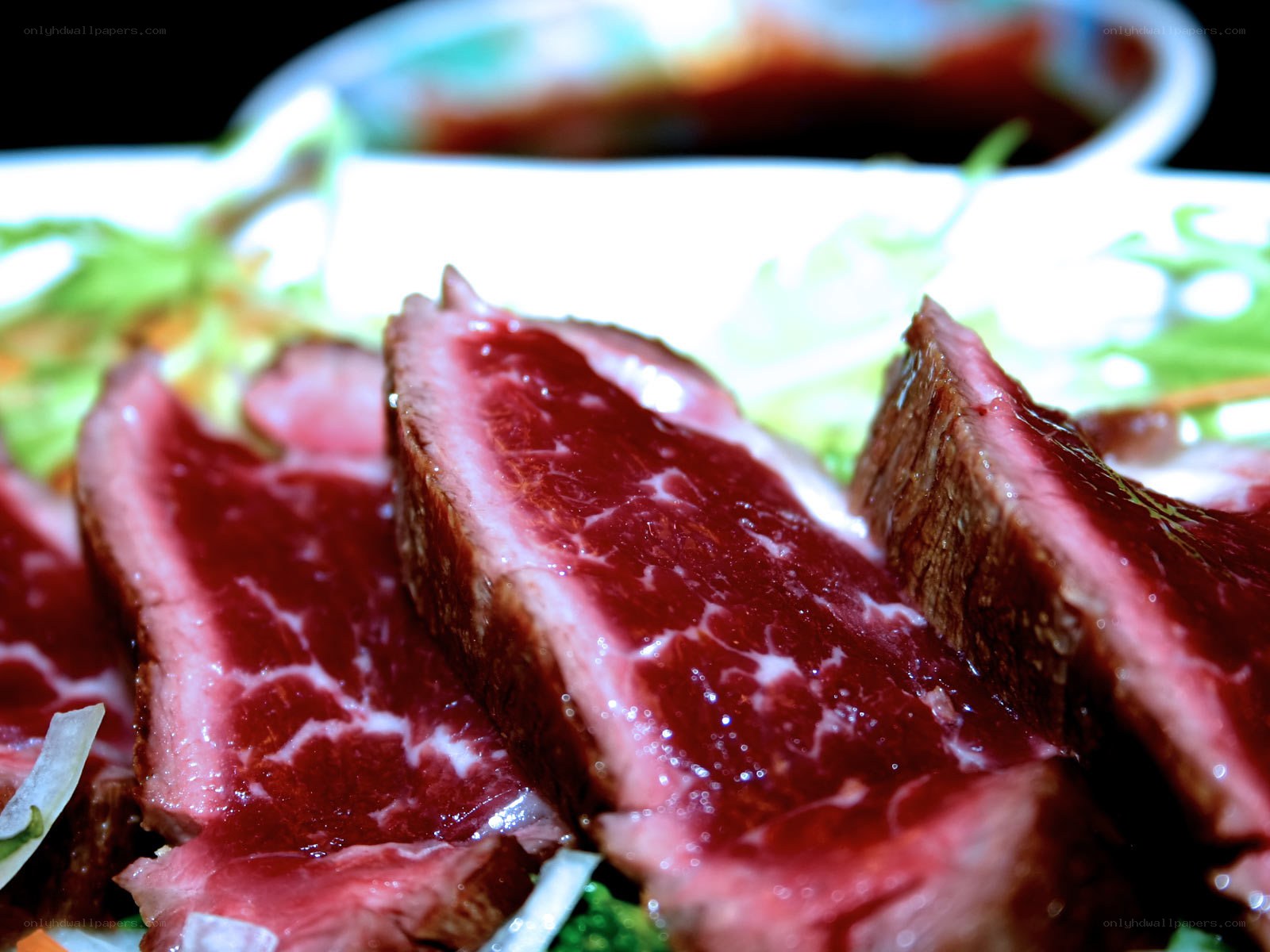 Sliced rare beef with sauce