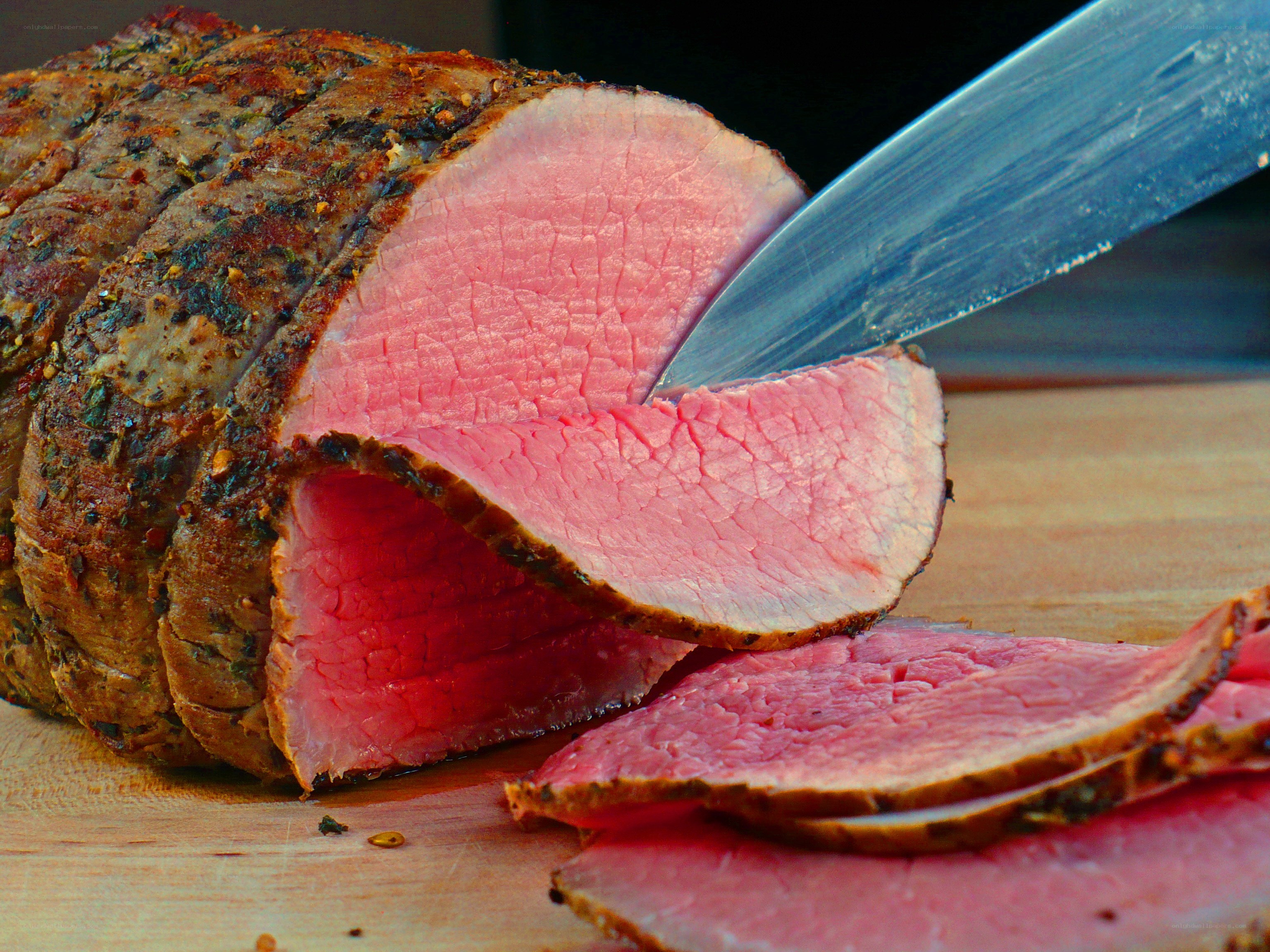 sliced roast beef on cutting board