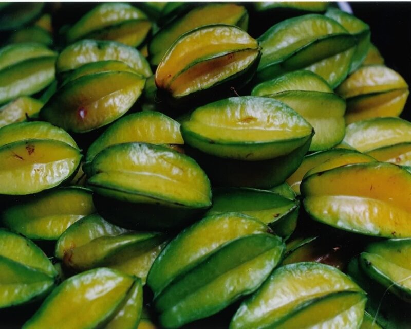Sliced star fruits in a pile