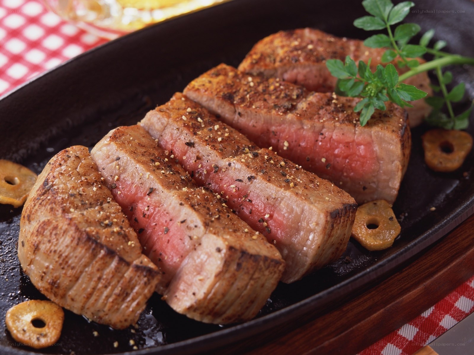 Sliced steak on a hot plate