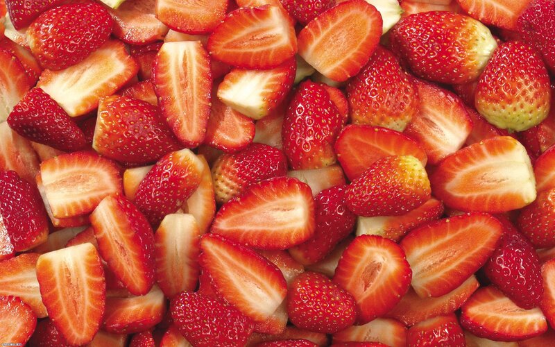 sliced strawberries close-up