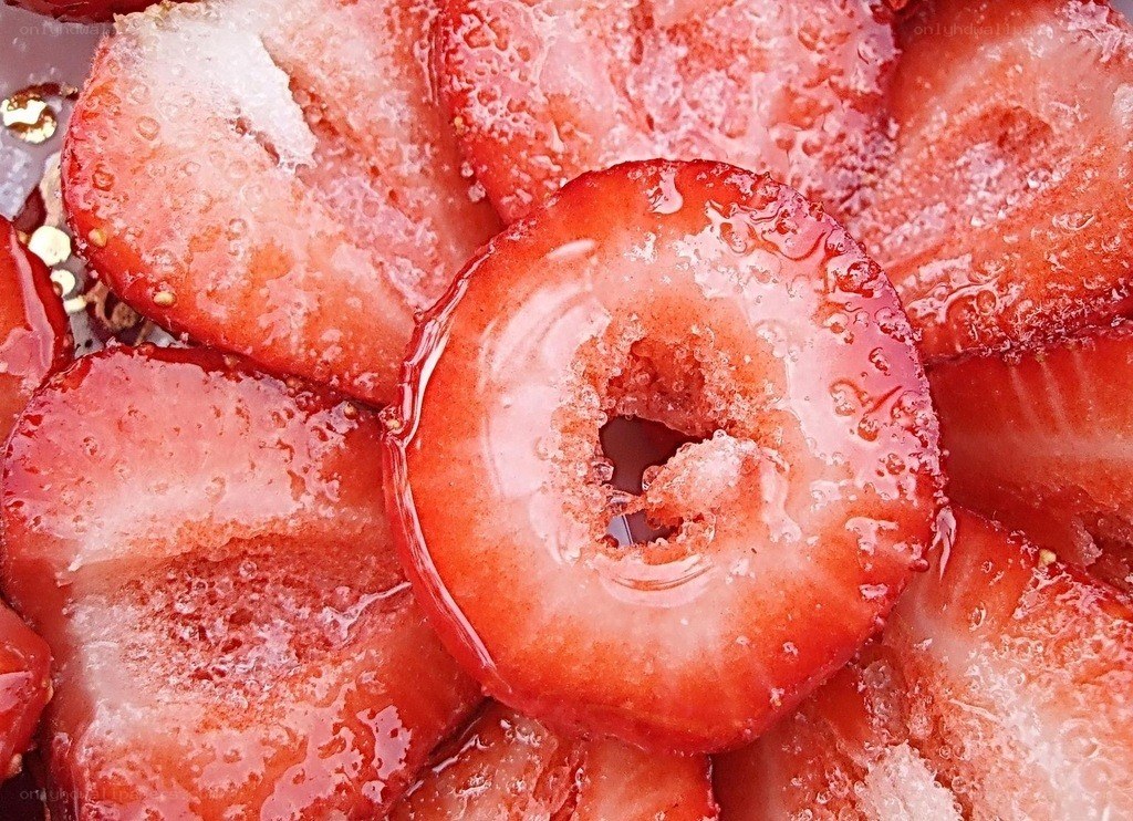 sliced strawberries with sugar