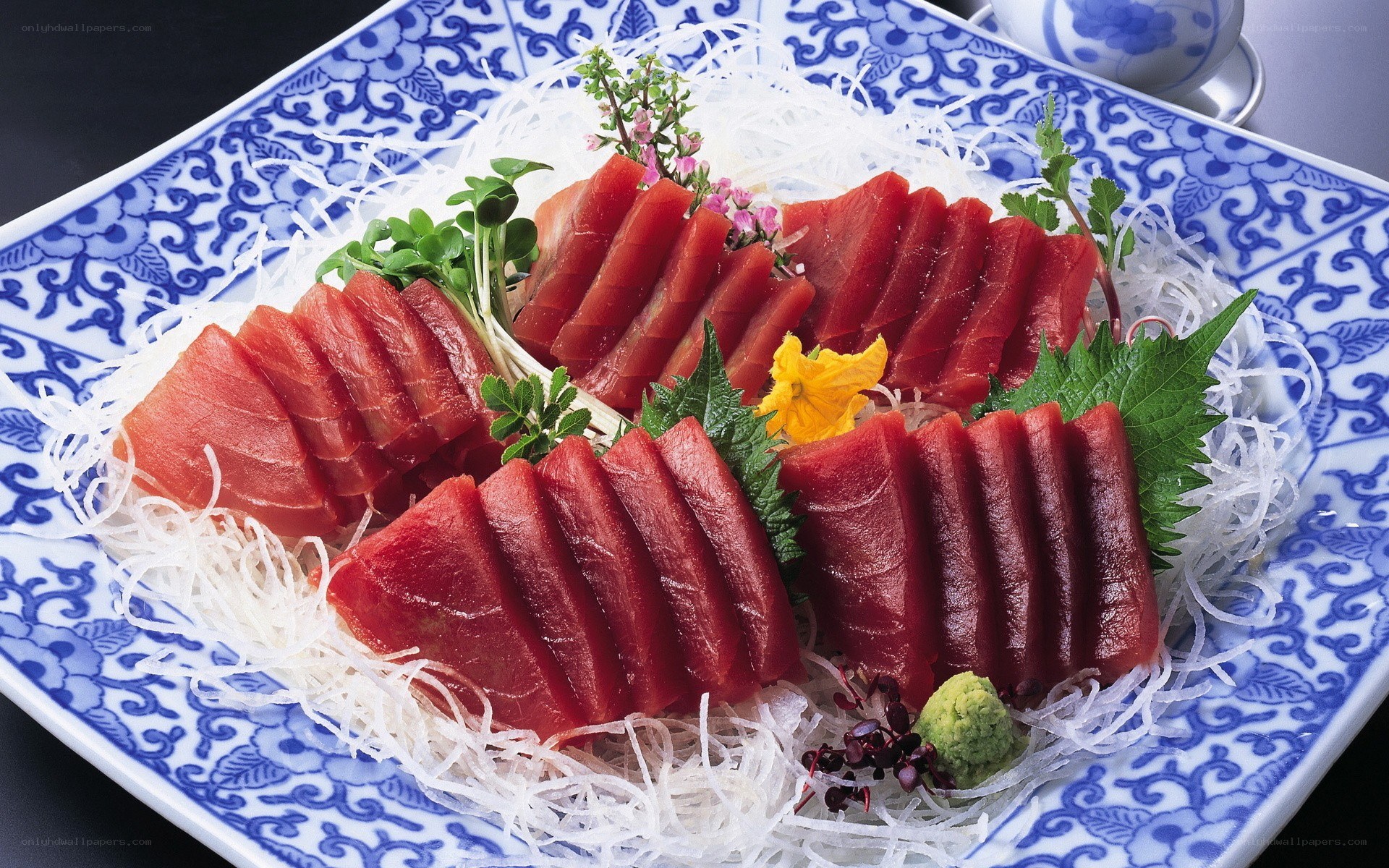 Sliced tuna sashimi platter