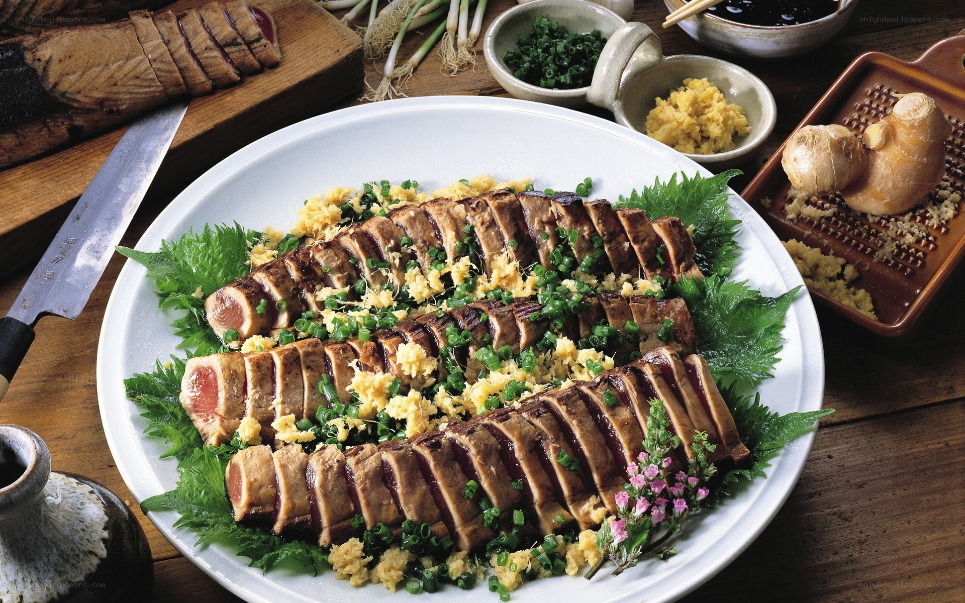 Sliced tuna with garnishes