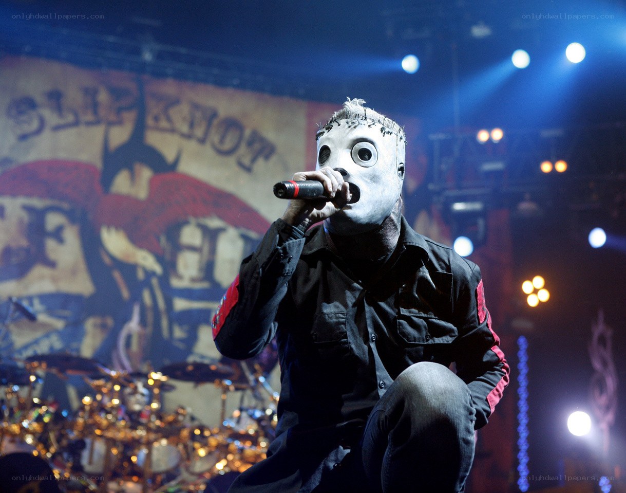 Slipknot performer on stage