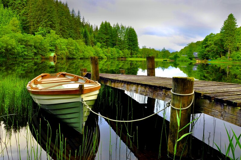 Small Boat at Dock — Green