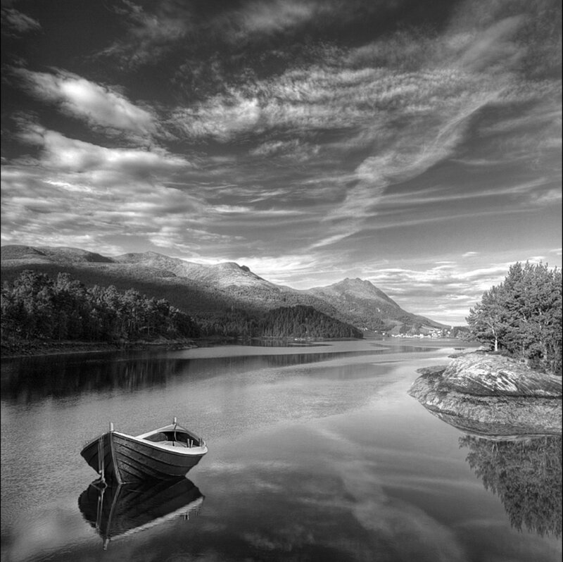 Small Boat on Lake — Black