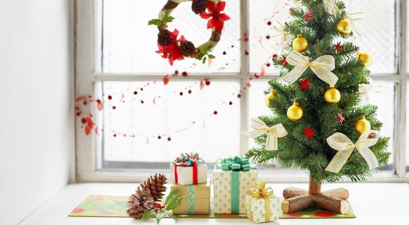 Small Decorated Christmas Tree — Green, Festive, Winter, Photograph, Gifts