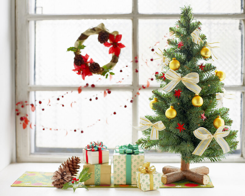 Small Decorated Christmas Tree — Green, Festive, Winter, Photograph