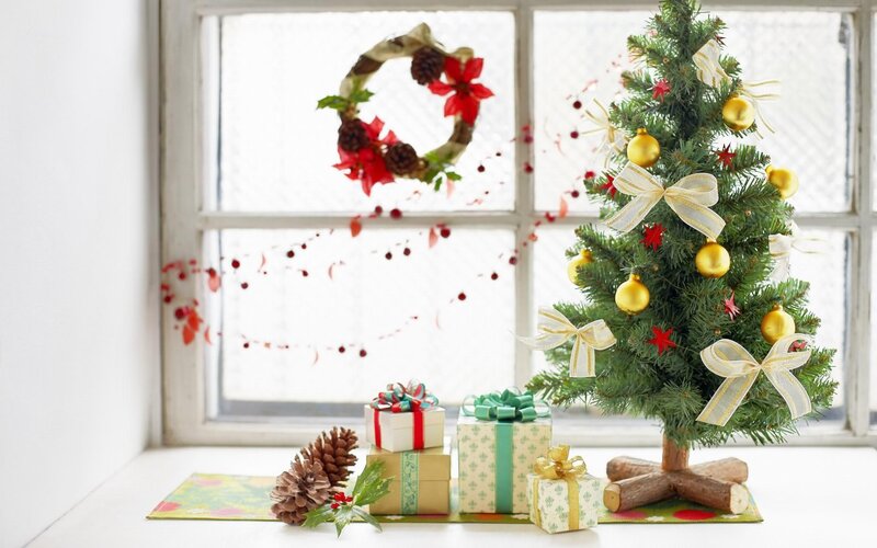 Small Decorated Christmas Tree — Green, Festive, Winter, Photograph, Wreath, Gifts