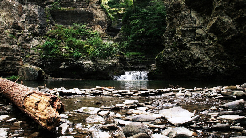 Small Waterfall in Canyon — Green