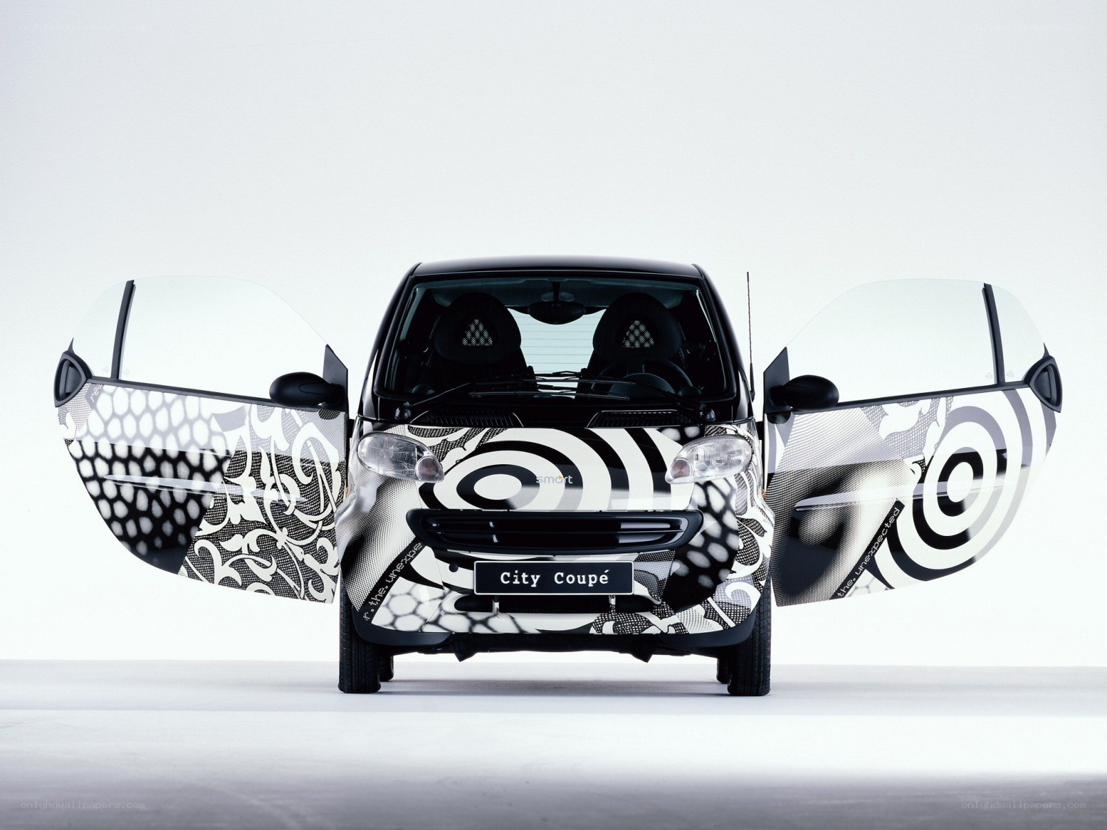 Smart City Coupe with patterned doors