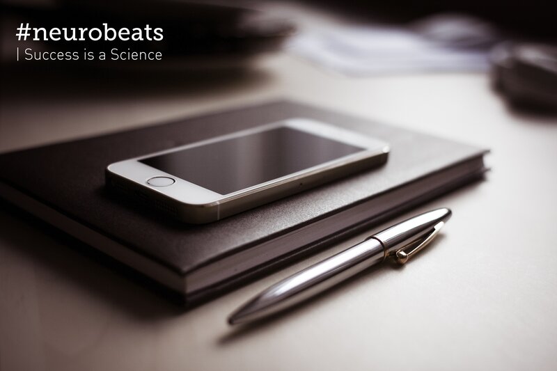 Smartphone on Notebook — Black, Calm
