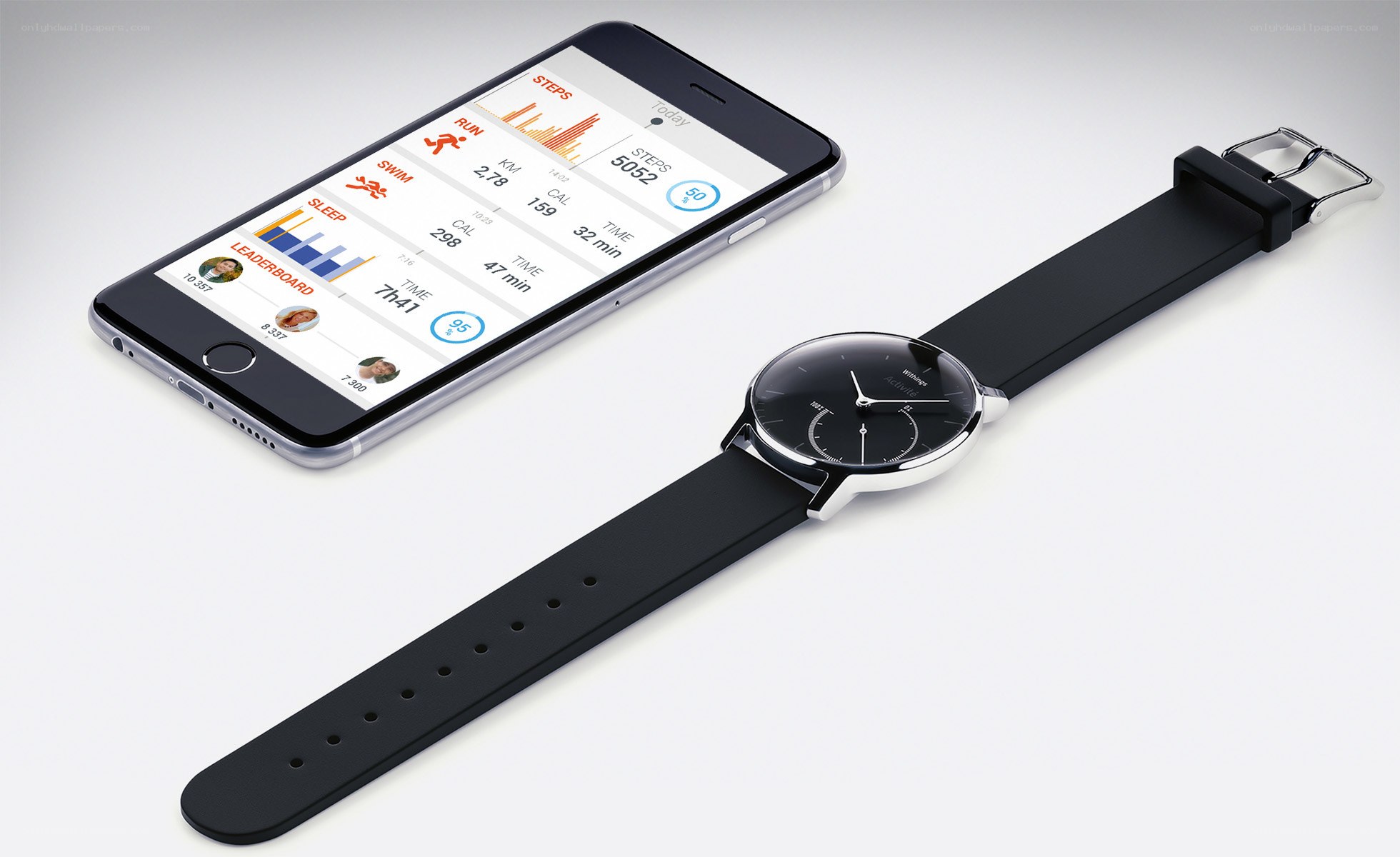 smartwatch and smartphone fitness app