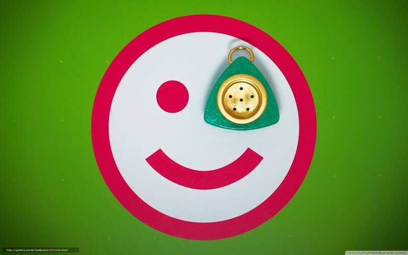 Smiley Face with Button — Green