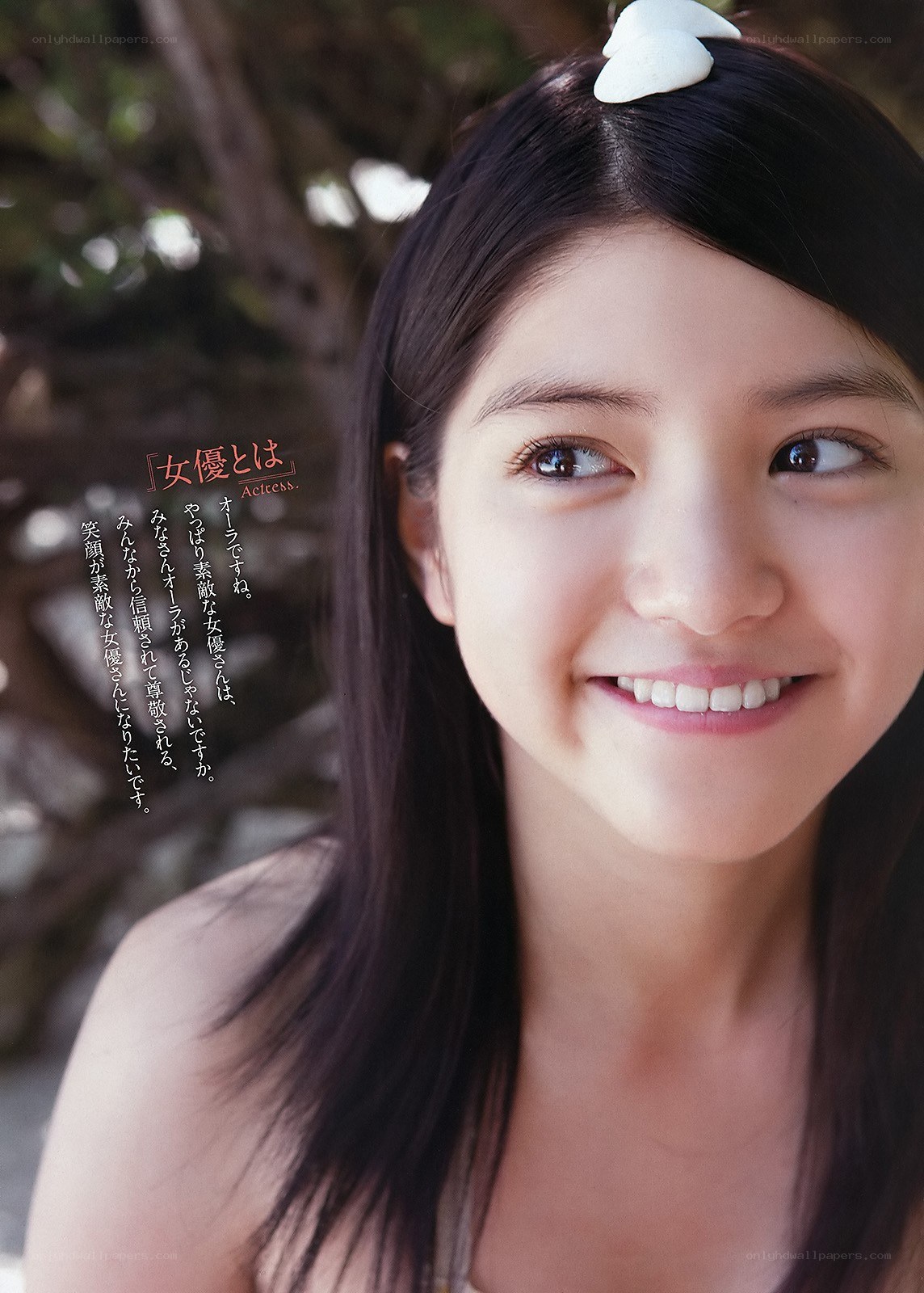 smiling actress with seashell hair clip
