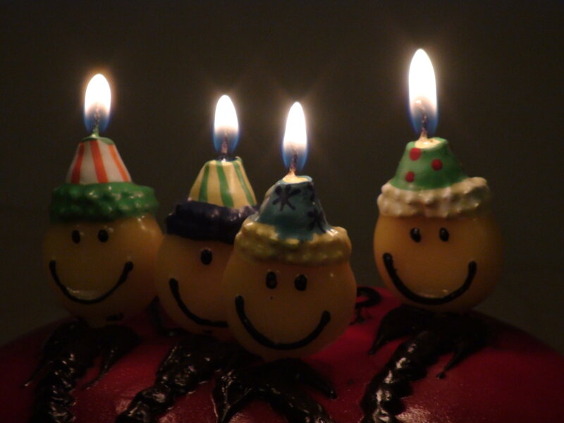 smiling candles with hats