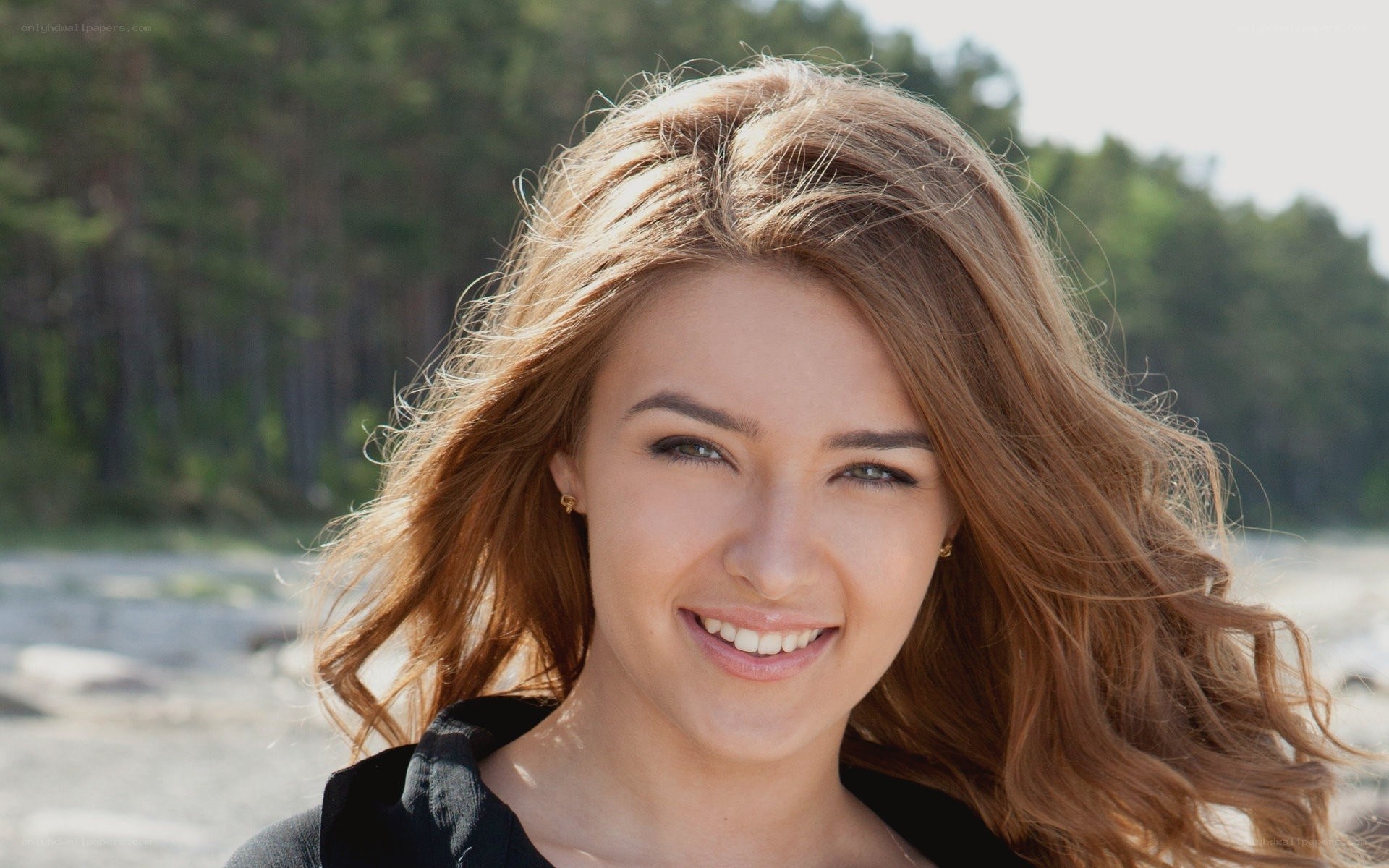 smiling woman with wavy hair