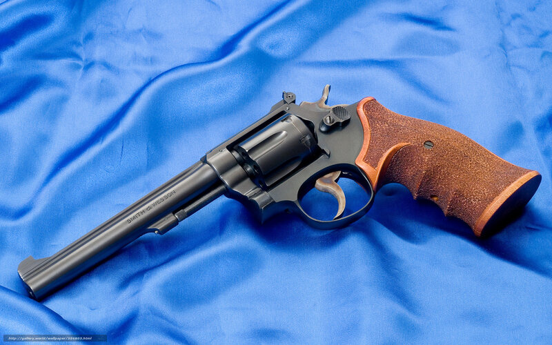 Smith & Wesson revolver
